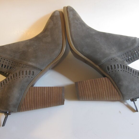 Sz 7.5 Vince Camuto Fileana Grey Split Shaft Laser Cut Out Ankle Boots - Picture 5 of 11